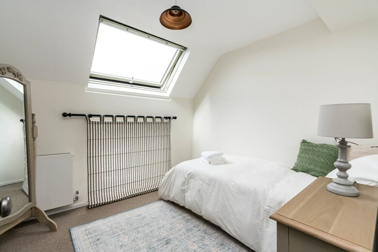 3bd Mews House With Courtyard In Kew