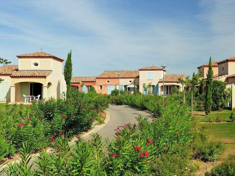 Attached House With Terrace Or Loggia Located In Languedoc