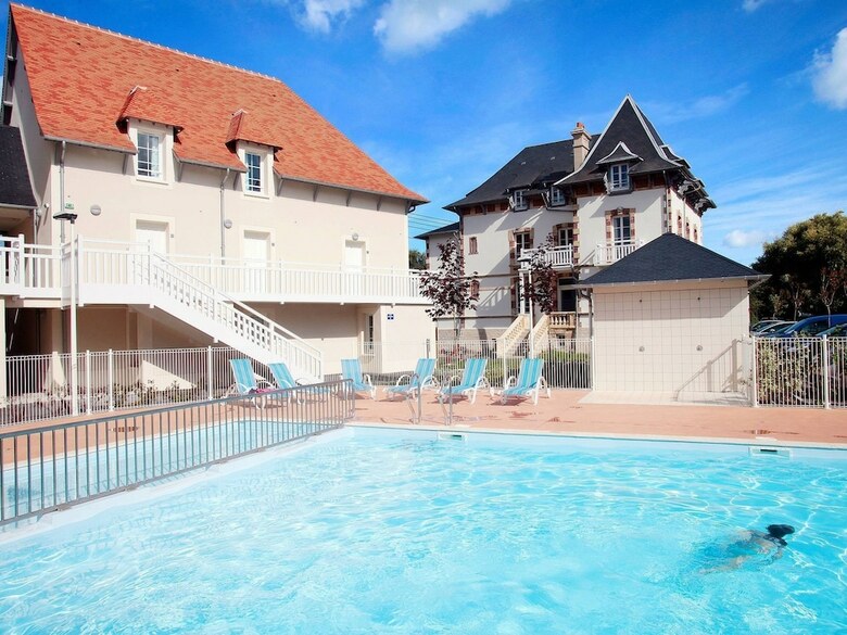 Beautiful Apartment In Local Style On A Small Residence