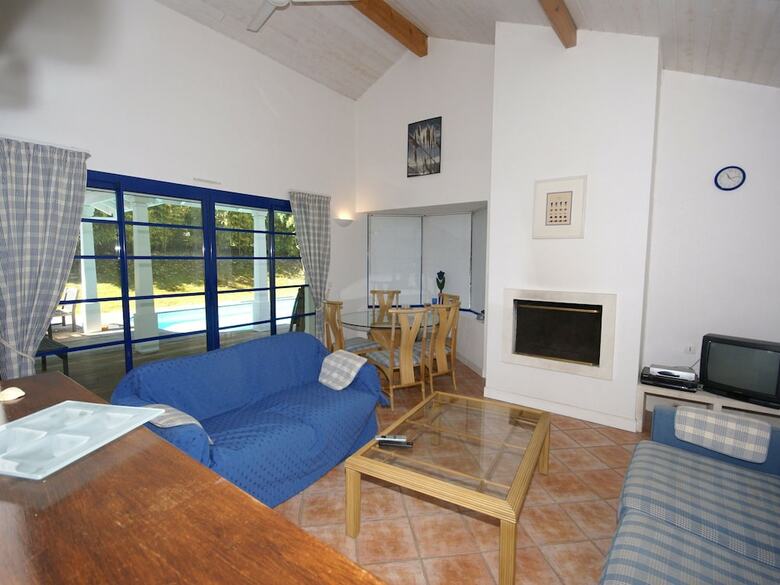 Nice Villa With A Private Swimming Pool, 900m From The Beach