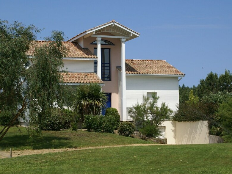 Nice Villa With A Private Swimming Pool, 900m From The Beach