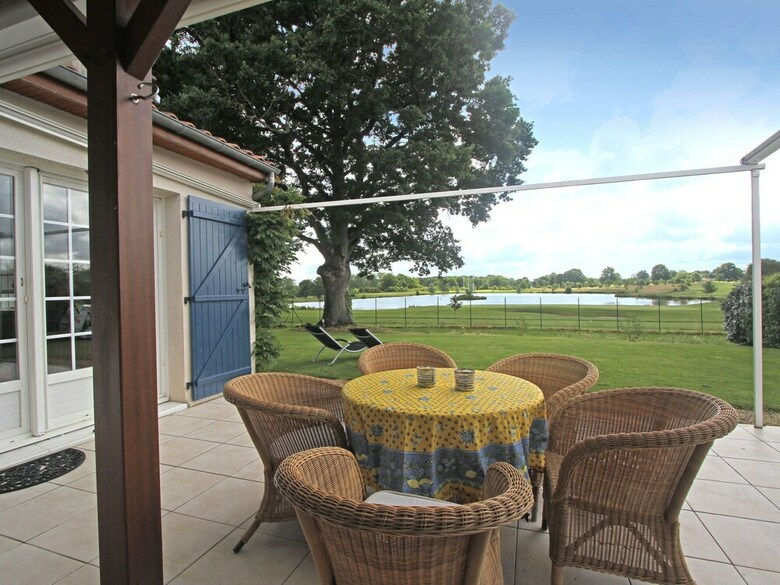Detached Villa With Large Garden Near Beautiful Golf Course