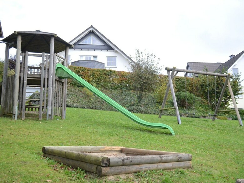 Spacious, Modern Apartment, Ten Minutes Walk From The Centre