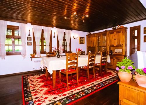 Sharlopova Guest House