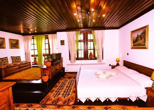 Sharlopova Guest House
