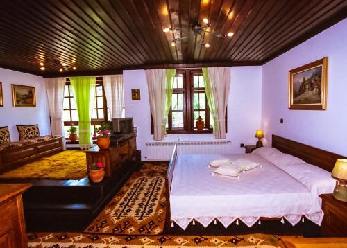 Sharlopova Guest House