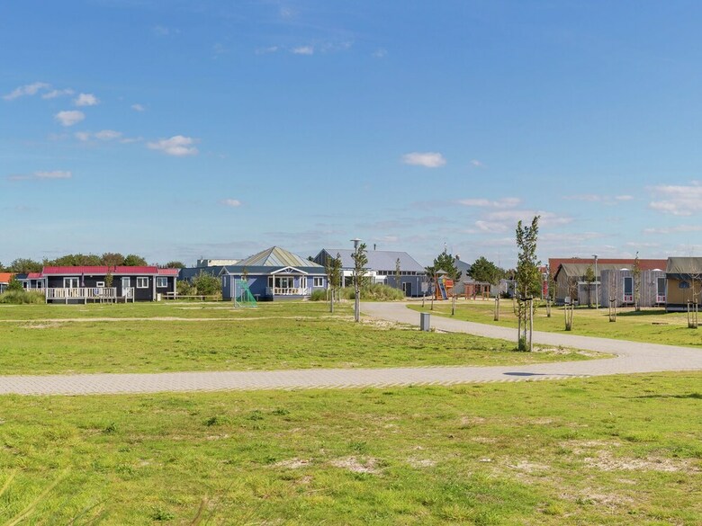Modern Lodge With Two Bath Rooms, At 1.5 Km. From The Beach