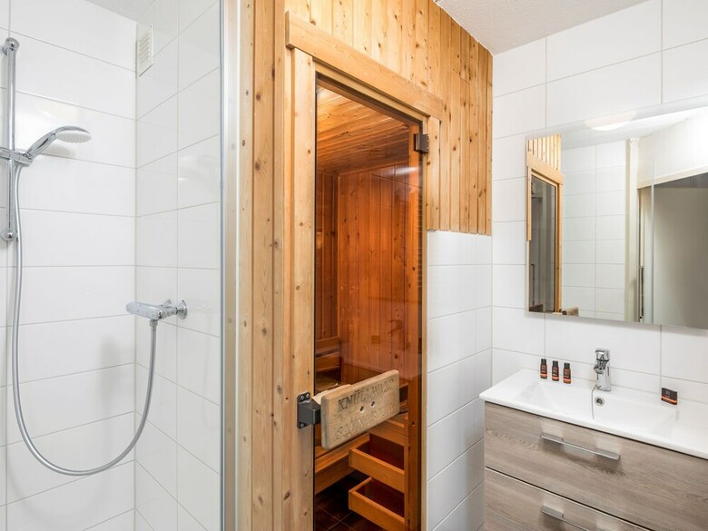 Restyled Bungalow With Dishwasher, Beach At Walking Distance