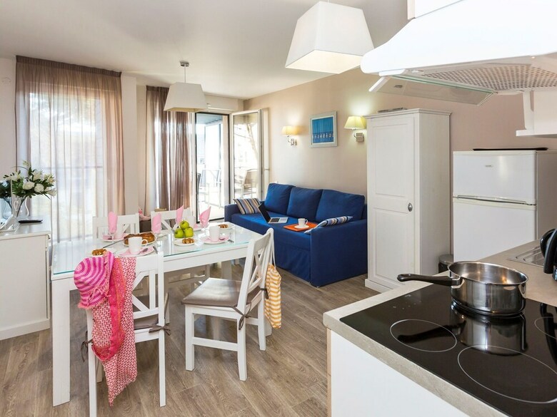 Comfortable Apartment With A View On The Beach And The Sea