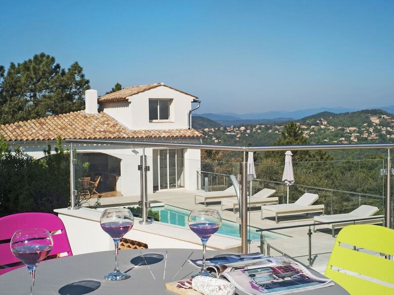 Uxurious Villa In Fr�jus With Heated Pool & Panoramic View