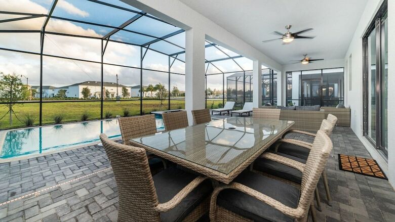 Villa 2905 Fable Street