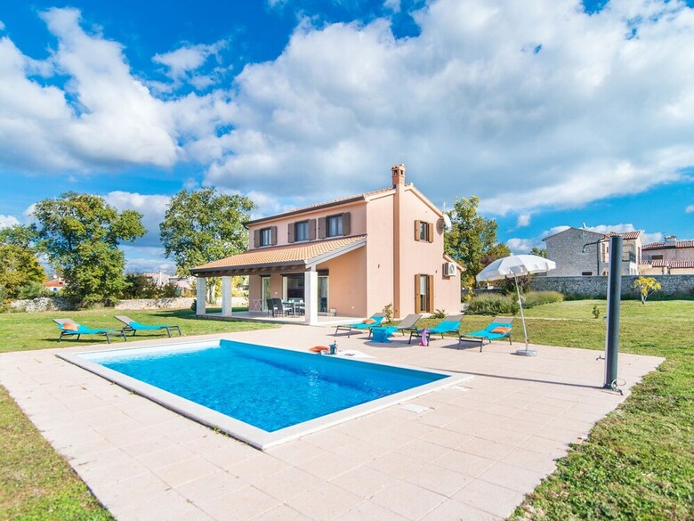 Detached Villa With Private Pool And Large Garden, In A Quiet Area