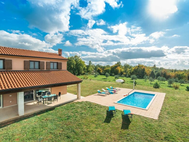 Detached Villa With Private Pool And Large Garden, In A Quiet Area