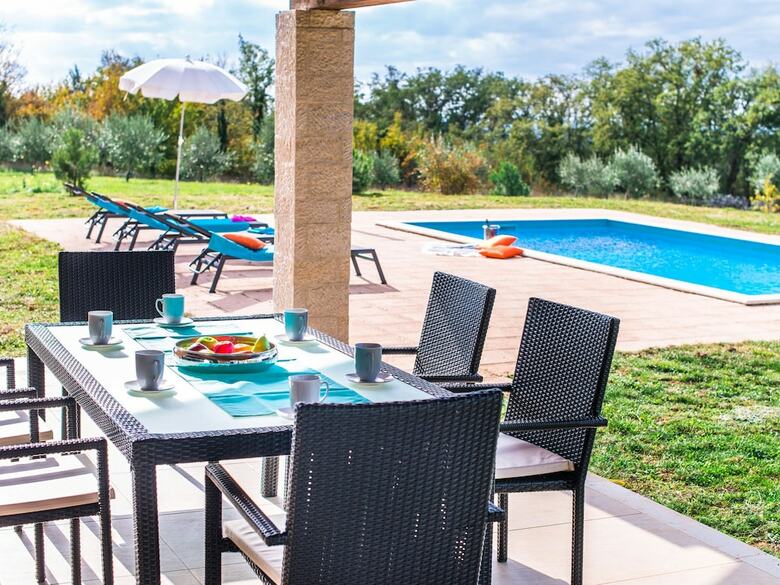 Detached Villa With Private Pool And Large Garden, In A Quiet Area