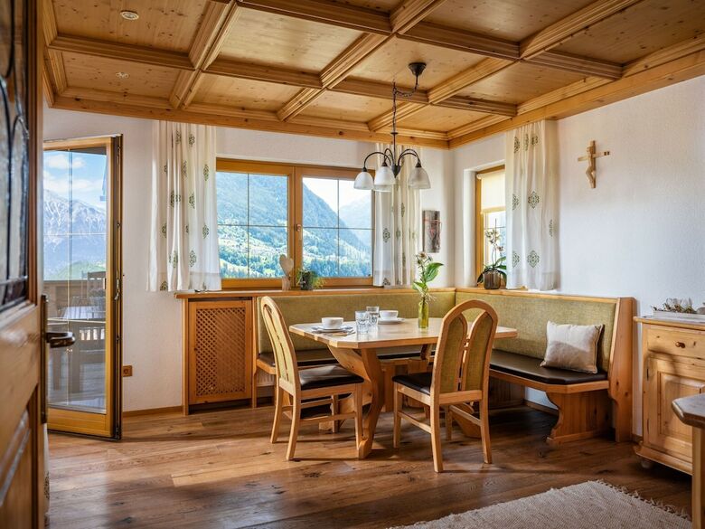 Cozy Apartment In Wenns With Mountain View