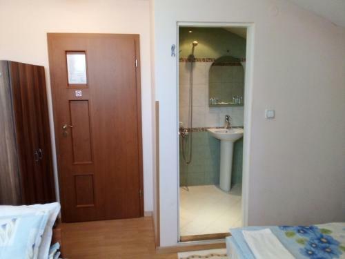 Hostal Aleks Guest House