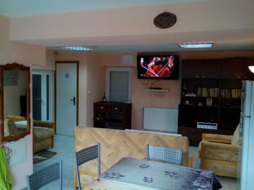 Hostal Aleks Guest House
