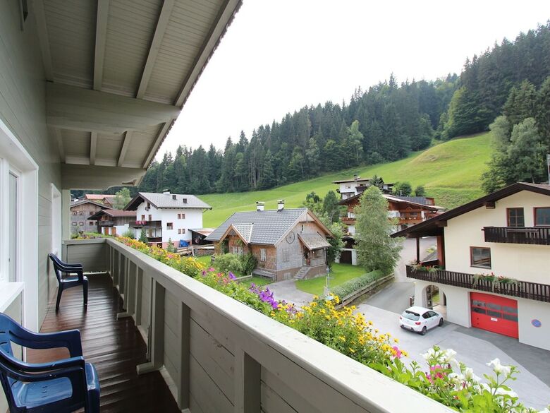 Cozy Apartment With Garden In Tyrol