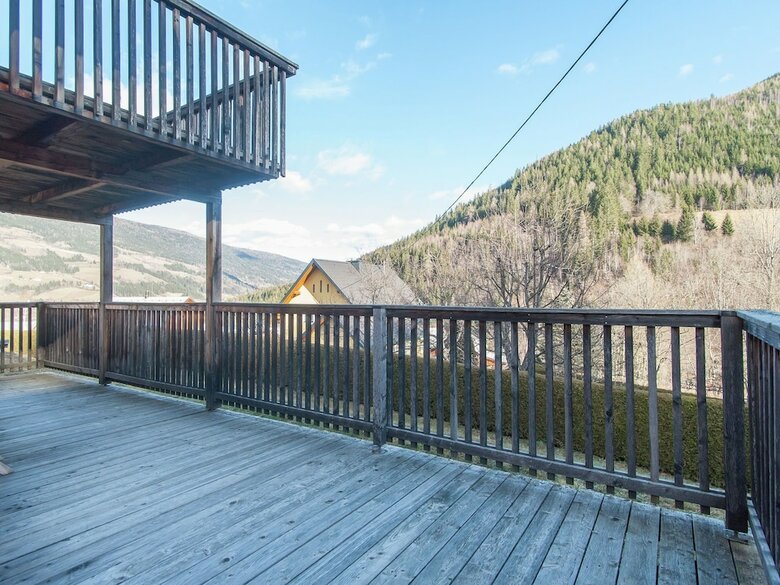 Spacious Chalet Near Kreischberg Ski Area