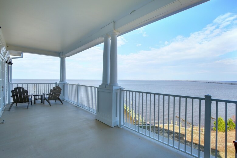 Waterside Resort By Capital Vacations