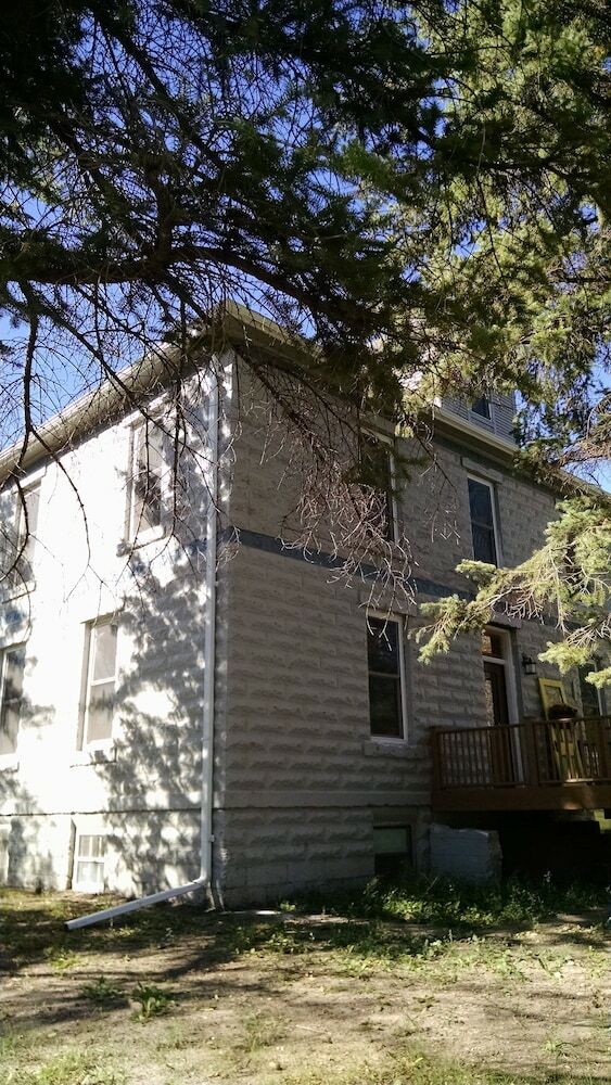 Posada Grand Prairie Inn And Apartments