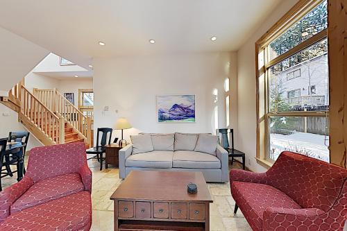 Custom Lake Tahoe Cottage House