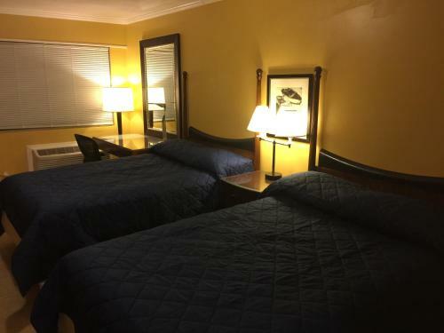 Hotel Dragon Inn & Suites