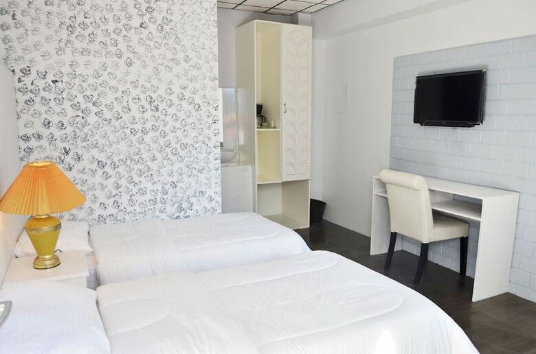 Hotel Grand Peninsula Suites