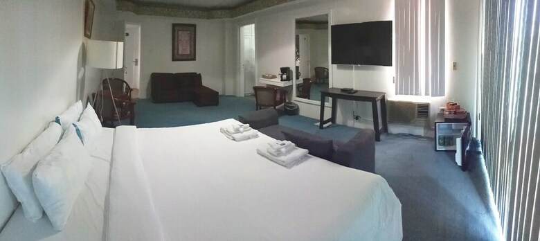 Hotel Grand Peninsula Suites