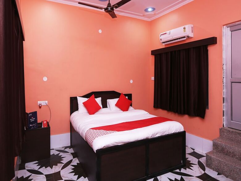 Oyo 22221 Yadav Hotel