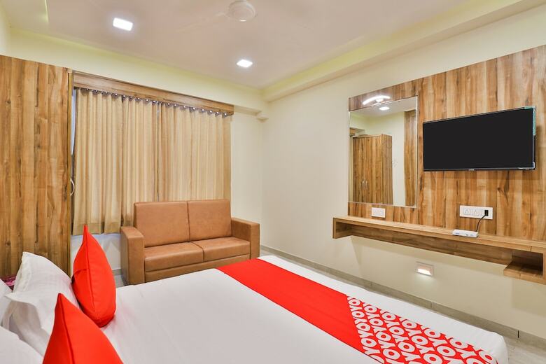 Oyo 24444 Hotel Rudrax