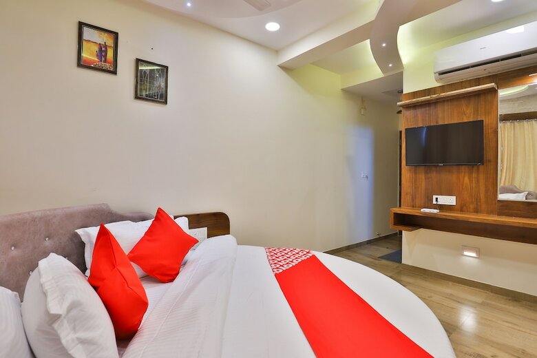 Oyo 24444 Hotel Rudrax