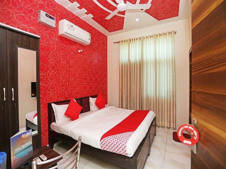 Oyo 17066 Hotel Pushpa Palace