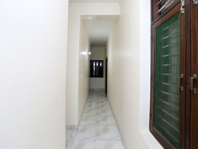 Oyo 17066 Hotel Pushpa Palace