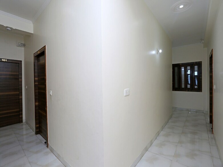 Oyo 17066 Hotel Pushpa Palace