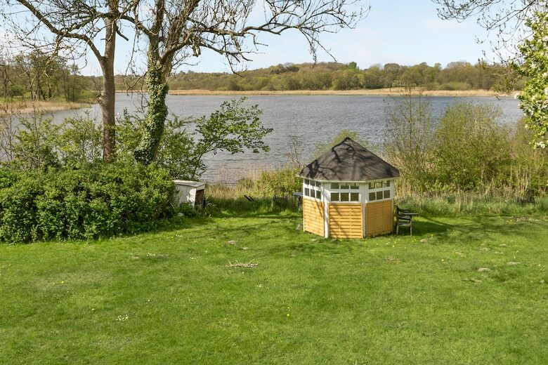 Apartment 2 Bedroom With Lake View