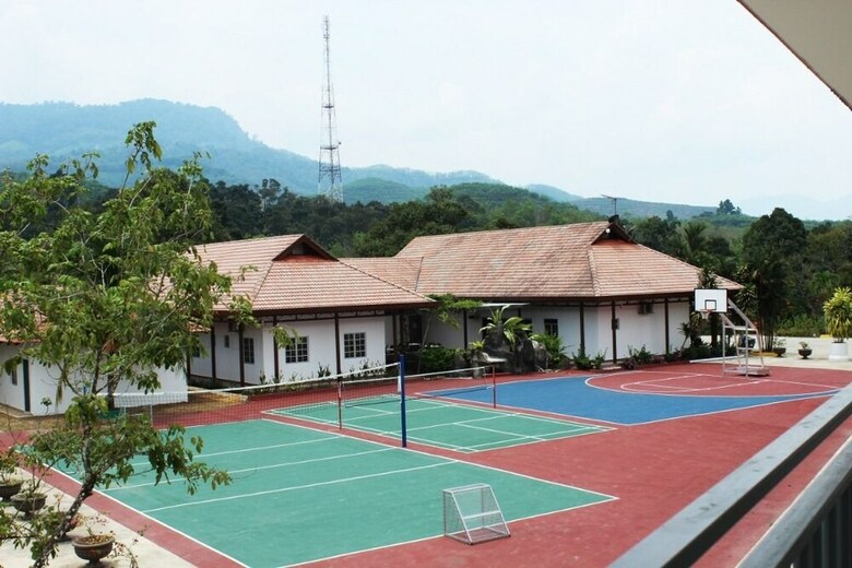 Hotel Karak Orchard Resorts