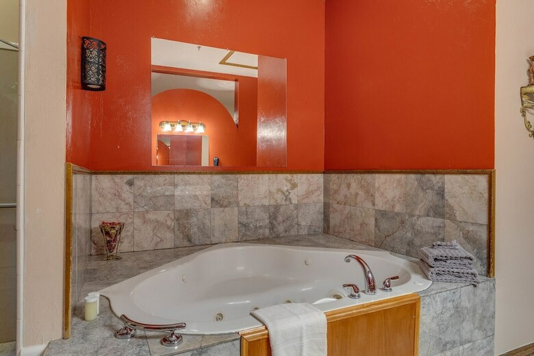 The Whispering Pines Inn Bed & Breakfast