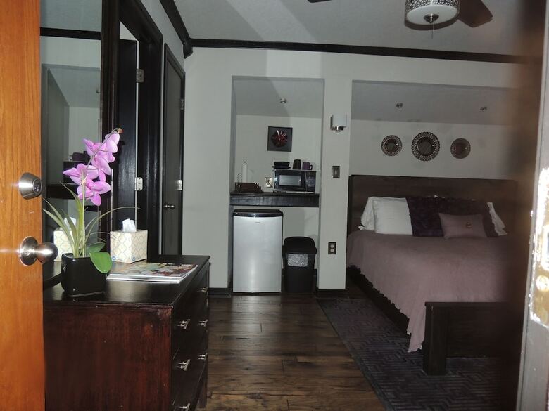 The Whispering Pines Inn Bed & Breakfast