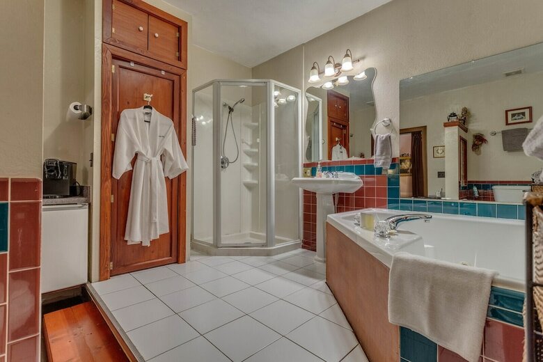 The Whispering Pines Inn Bed & Breakfast