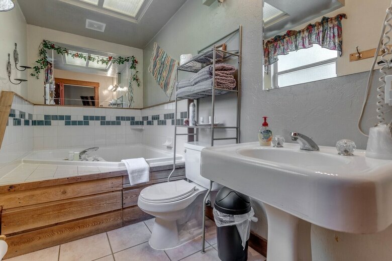The Whispering Pines Inn Bed & Breakfast