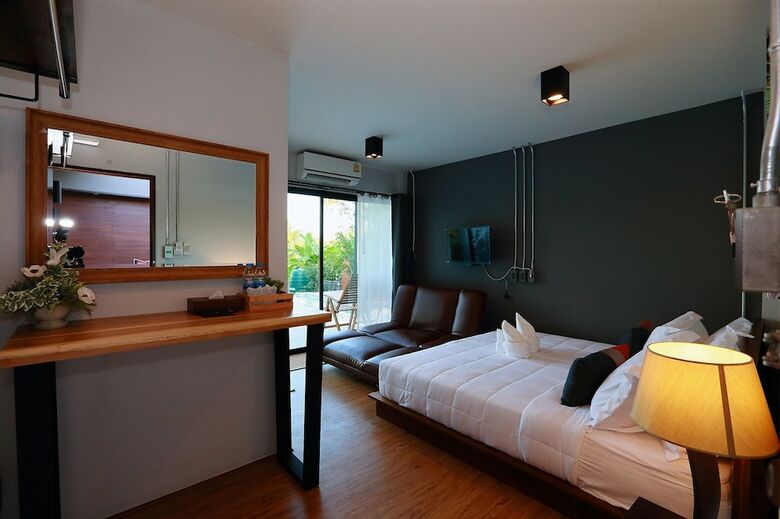 Hotel Canvas Family Home