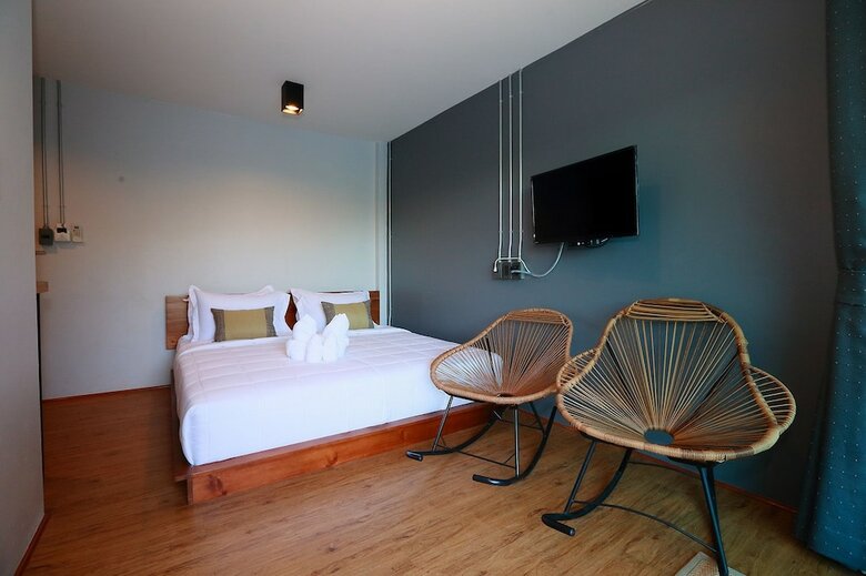 Hotel Canvas Family Home