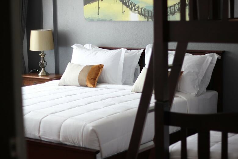 Hotel Canvas Family Home