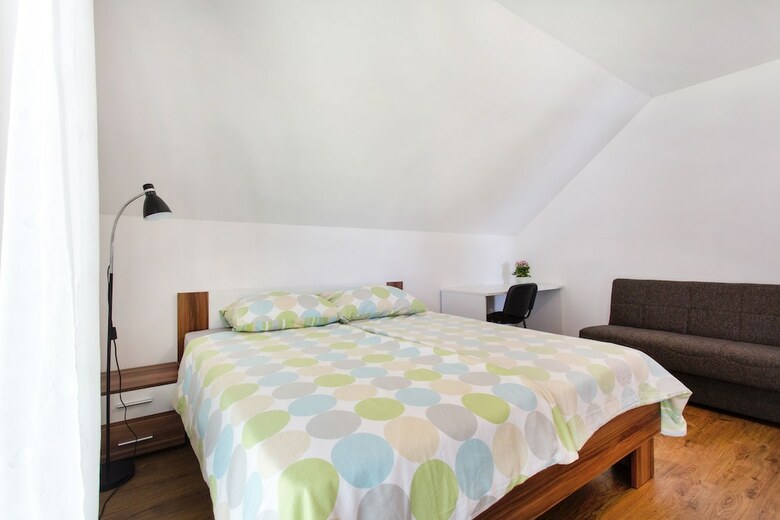 Hotel Domovoj Apartments And Rooms