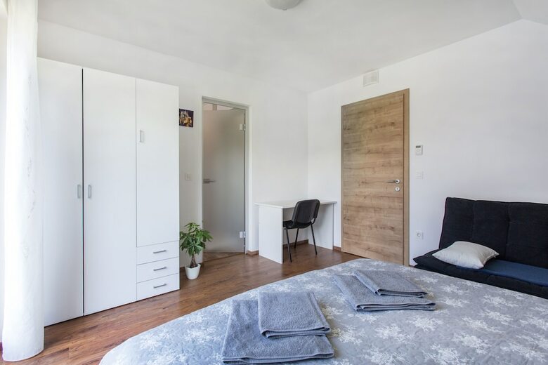 Hotel Domovoj Apartments And Rooms