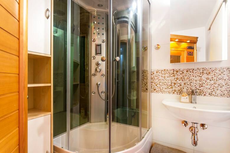 Hotel Domovoj Apartments And Rooms
