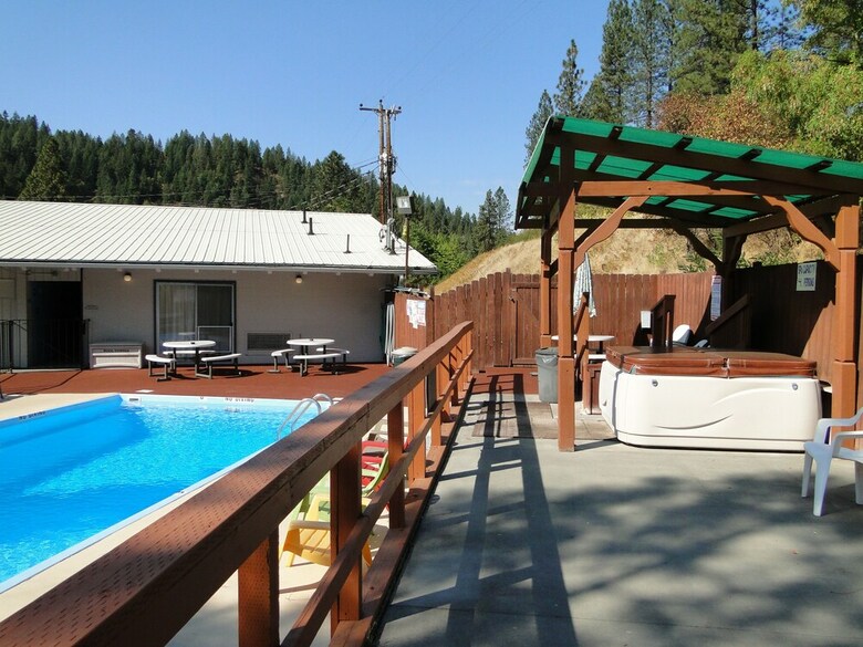 Konkolville Motel