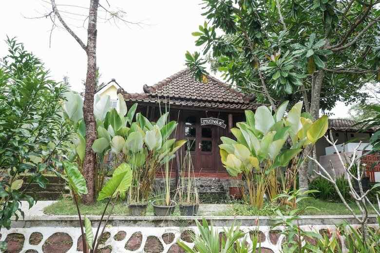 Hostal Oyo 550 Kebon Krapyak Cottage