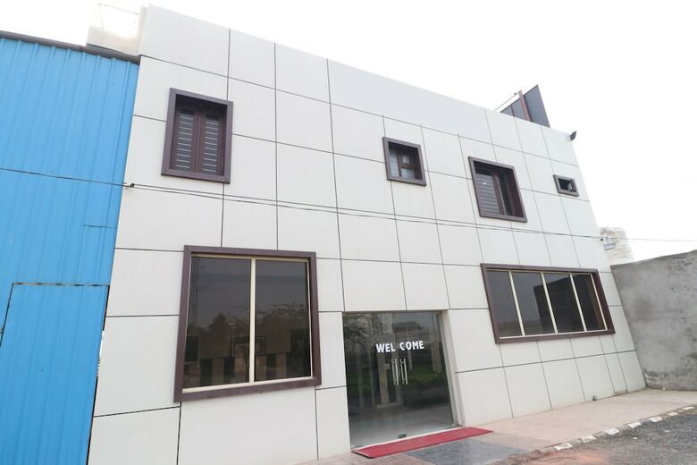 Hotel Oyo 28338 New Life